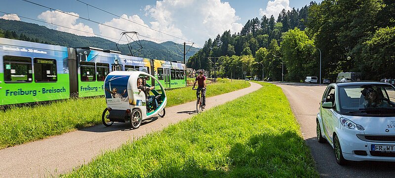Freiburg Straßenbahn, Auto und Fahrrad